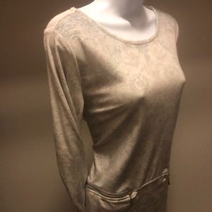 Gorgeous velvet soft cozy top Soft Surrounding size XS Small - 2 zipper pockets